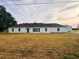 5839 Kingsbury Ln in Lake Charles, LA - Building Photo