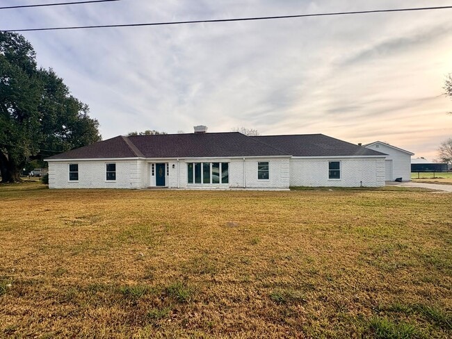 property at 5839 Kingsbury Ln