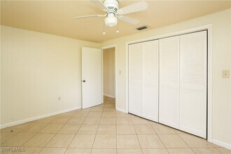 159 5th St S in Naples, FL - Building Photo - Building Photo