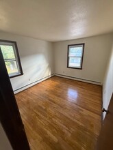 372 Park St-Unit -Apt. #8 in Bristol, CT - Foto de edificio - Building Photo