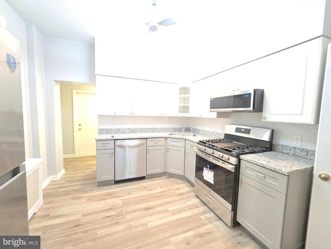 1726 N Lindenwood St in Philadelphia, PA - Building Photo - Building Photo