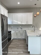 8371 Bergthold Way in Sacramento, CA - Foto de edificio - Building Photo