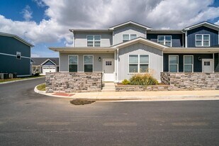 1528 Crownpoint Dr in Harrisonburg, VA - Building Photo