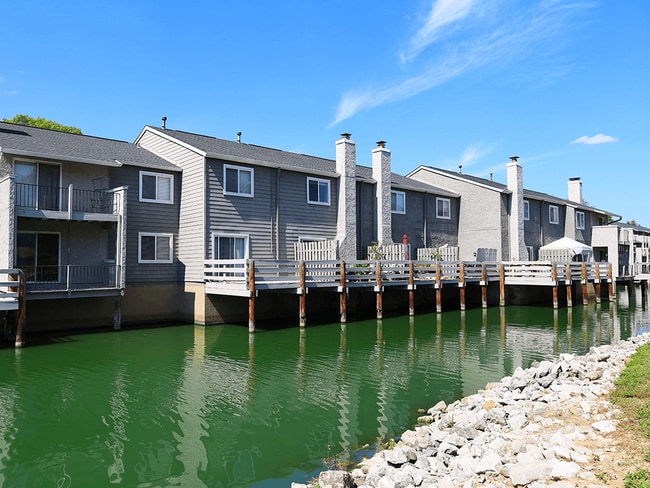 Vicino on the Lake in St. Louis, MO - Foto de edificio - Building Photo