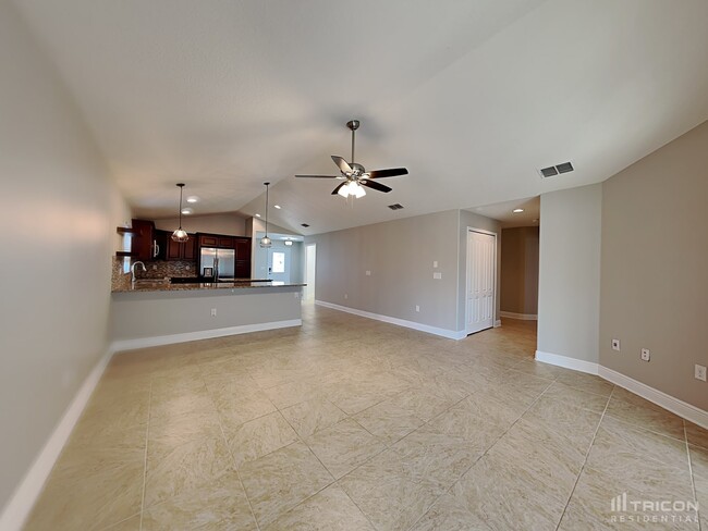 30441 Island Club Dr in Tavares, FL - Foto de edificio - Building Photo