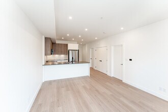 809 Arncote Ave in Victoria, BC - Building Photo - Building Photo