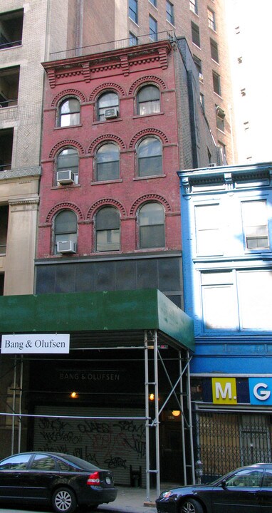 927 Broadway in New York, NY - Building Photo