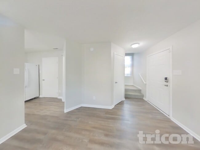 1256 Odell Ln in Greenwood, IN - Foto de edificio - Building Photo