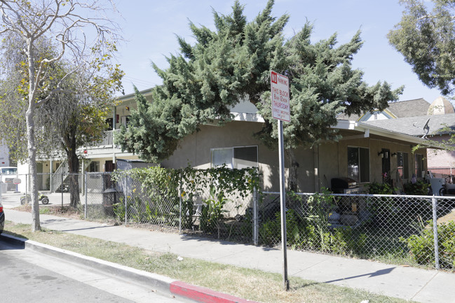 336 E Pine St in Santa Ana, CA - Foto de edificio - Building Photo