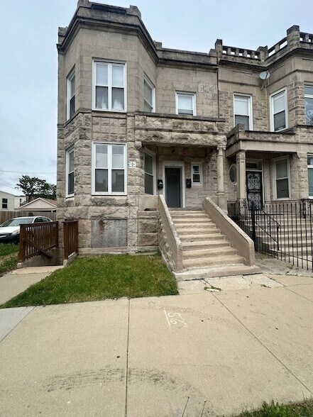 4240 W Gladys Ave, Unit 2 in Chicago, IL - Building Photo