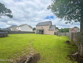 219 Hidden Oaks Dr in Jacksonville, NC - Building Photo - Building Photo