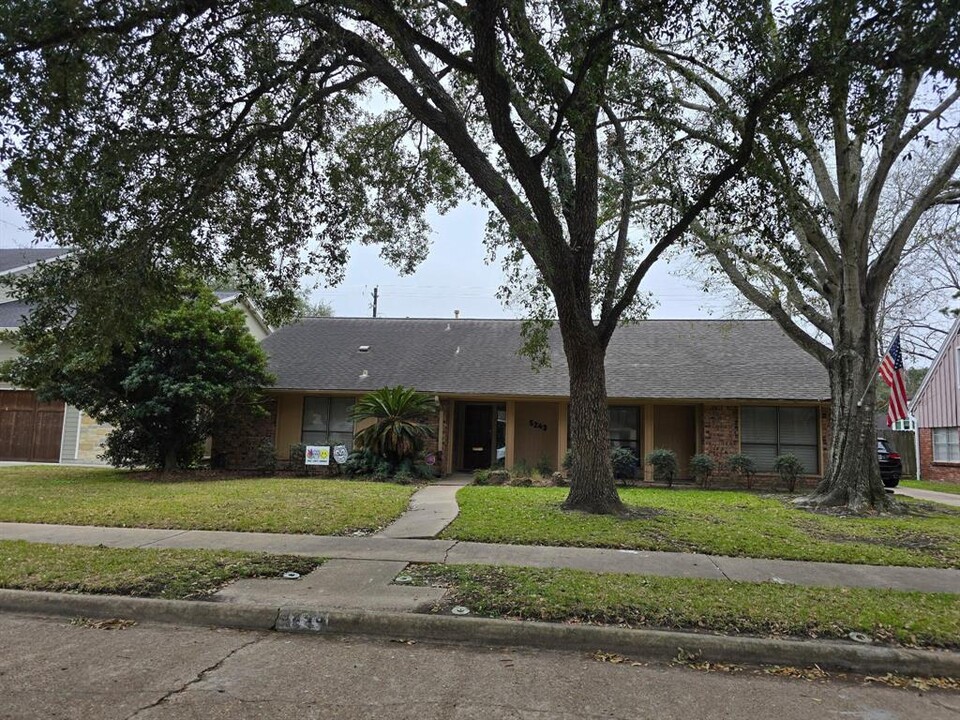 5243 Ariel St in Houston, TX - Building Photo