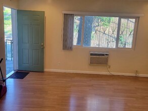 345 Gertrude St, Unit APT 1 in Los Angeles, CA - Foto de edificio - Building Photo