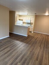 5463 Vineland Rd in Orlando, FL - Building Photo - Building Photo