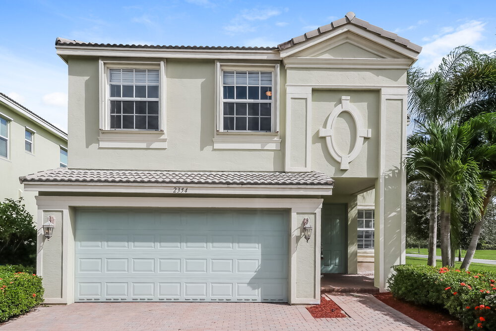 2354 Bellarosa Circle in Royal Palm Beach, FL - Building Photo