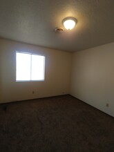 824 Vine Ave-Unit -D in Farmington, NM - Foto de edificio - Building Photo