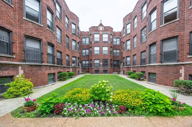 property at 7728 N Marshfield Ave