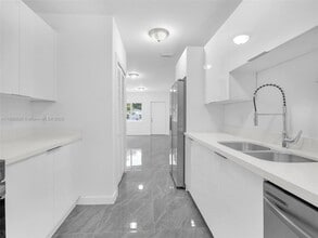 2448 NW 42nd St in Miami, FL - Building Photo - Building Photo