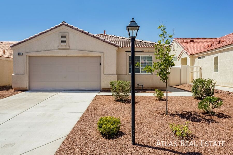 617 Lava Beds Way in North Las Vegas, NV - Building Photo