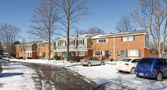 Colonial Square in Ann Arbor, MI - Building Photo