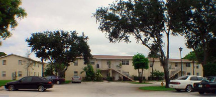 Jupiter Gardens Apartments in Jupiter, FL - Building Photo - Building Photo