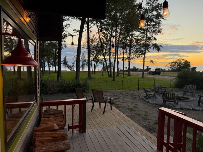 7258 Beach Dr in South Haven, MI - Building Photo - Building Photo