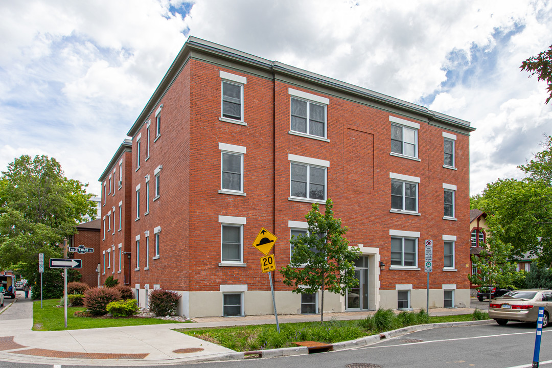 200 Stewart St in Ottawa, ON - Building Photo