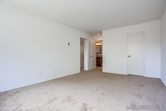 4651 Pico St in San Diego, CA - Foto de edificio - Building Photo