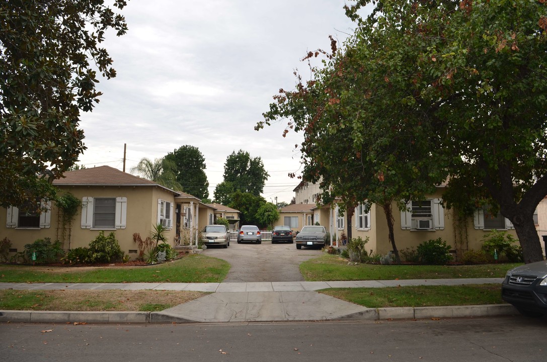 1915 Landis St in Burbank, CA - Foto de edificio