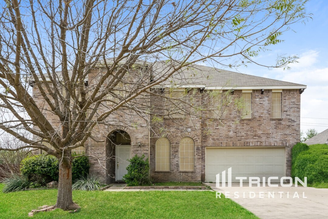 9901 Chrysalis Dr in Fort Worth, TX - Building Photo