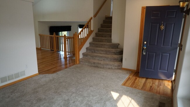 Spacious 3 bed 2.5 Bath, Split-Level Home in South Fort Collins! in Fort Collins, CO - Building Photo - Building Photo