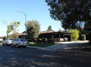 1981 Desert Cir in Walnut Creek, CA - Foto de edificio - Building Photo