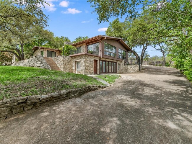 402 Almarion Dr in Austin, TX - Building Photo - Building Photo