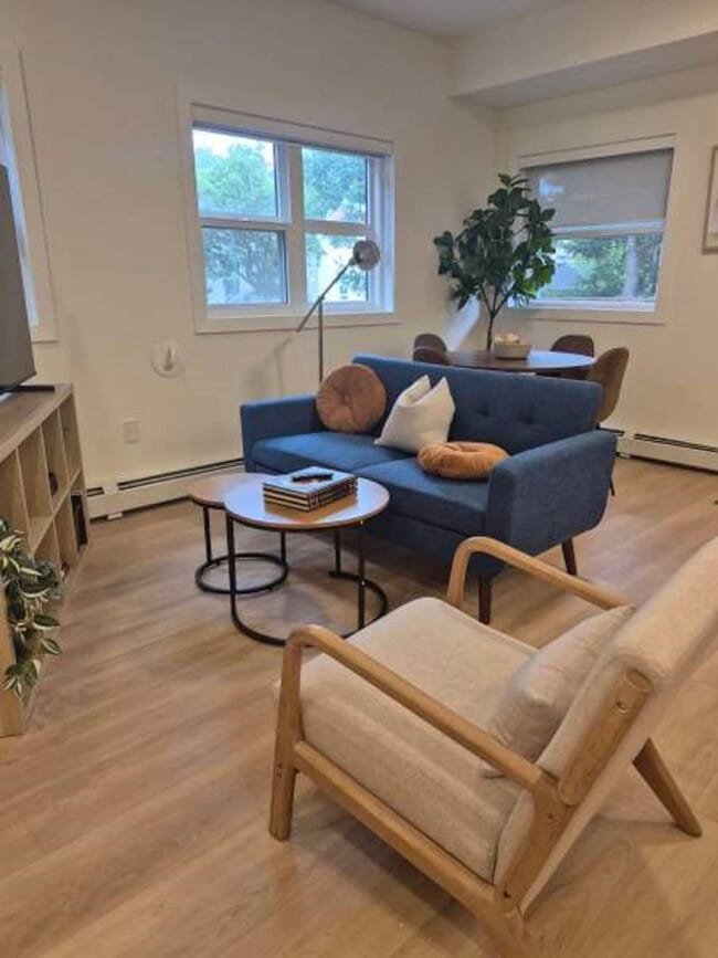 8615-8108 108 St NW