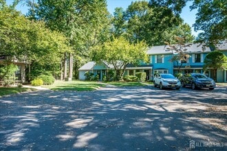 1801 Timber Oaks Rd in Edison, NJ - Building Photo - Building Photo