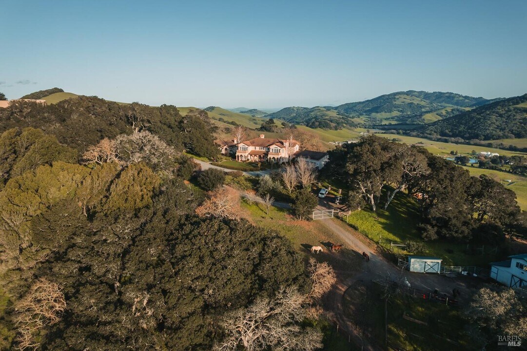 1500 Longhorn Ln in Petaluma, CA - Building Photo