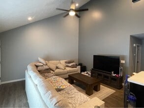 2304 W George St in Grand Island, NE - Building Photo - Building Photo