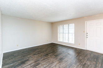 Madeira Apartments in Waco, TX - Foto de edificio - Interior Photo