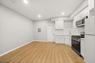 57 Henry St in Passaic, NJ - Building Photo - Building Photo