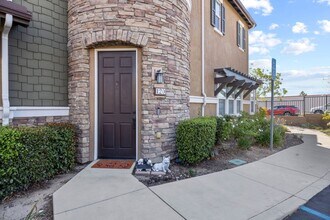 16485 Nicklaus Dr in Los Angeles, CA - Building Photo - Building Photo