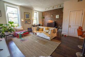 630 N 2nd St, Unit 2 in Philadelphia, PA - Foto de edificio - Building Photo