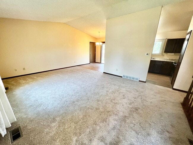 Beautiful 4 Bed, 2 Bath House in South Fort Collins! Avail. June 10th! in Fort Collins, CO - Building Photo - Building Photo