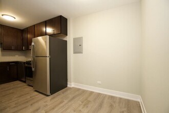 535 W Surf St in Chicago, IL - Building Photo - Building Photo