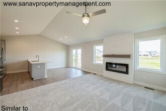 635 SE Mesa Dr in Waukee, IA - Building Photo - Building Photo