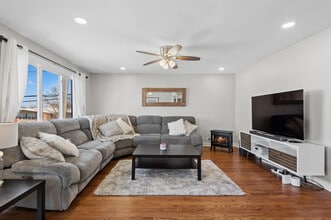 5021 Church St in Skokie, IL - Building Photo - Building Photo