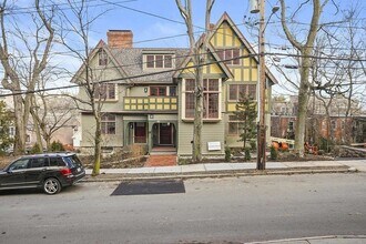165 Winthrop Rd in Brookline, MA - Foto de edificio - Building Photo
