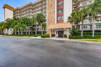 5400 Park St N in St. Petersburg, FL - Building Photo - Building Photo