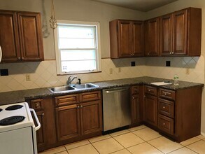 1406 Atkamire Dr in Tallahassee, FL - Building Photo - Building Photo