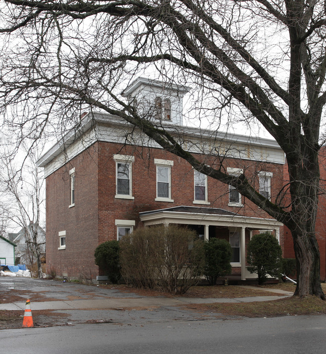 23 S William St in Johnstown, NY - Building Photo - Building Photo