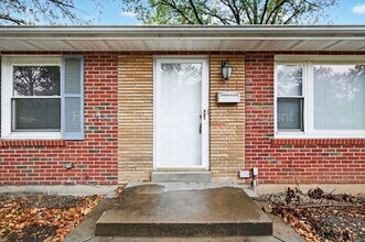 23 Colchester Dr in Ferguson, MO - Building Photo - Building Photo